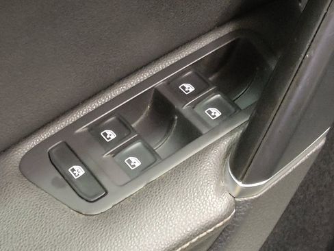 Used 2021 Volkswagen Golf 4-Door FWD image 27