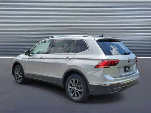 Used 2023 Volkswagen Tiguan SE FWD image 4