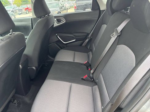 Used 2025 Kia Soul LX w/ LX Technology Package FWD image 22