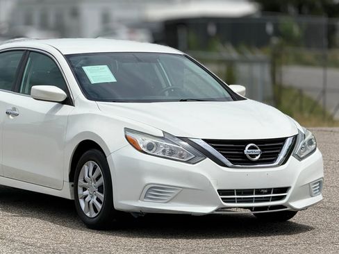 Used 2017 Nissan Altima 2.5 S w/ Power Driver Seat Package FWD image 14