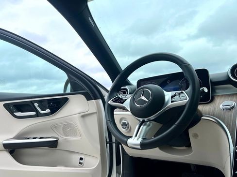 Used 2024 Mercedes-Benz C 300 4MATIC Sedan image 12