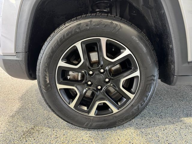 Used 2020 Jeep Compass Trailhawk AWD/4WD image 25