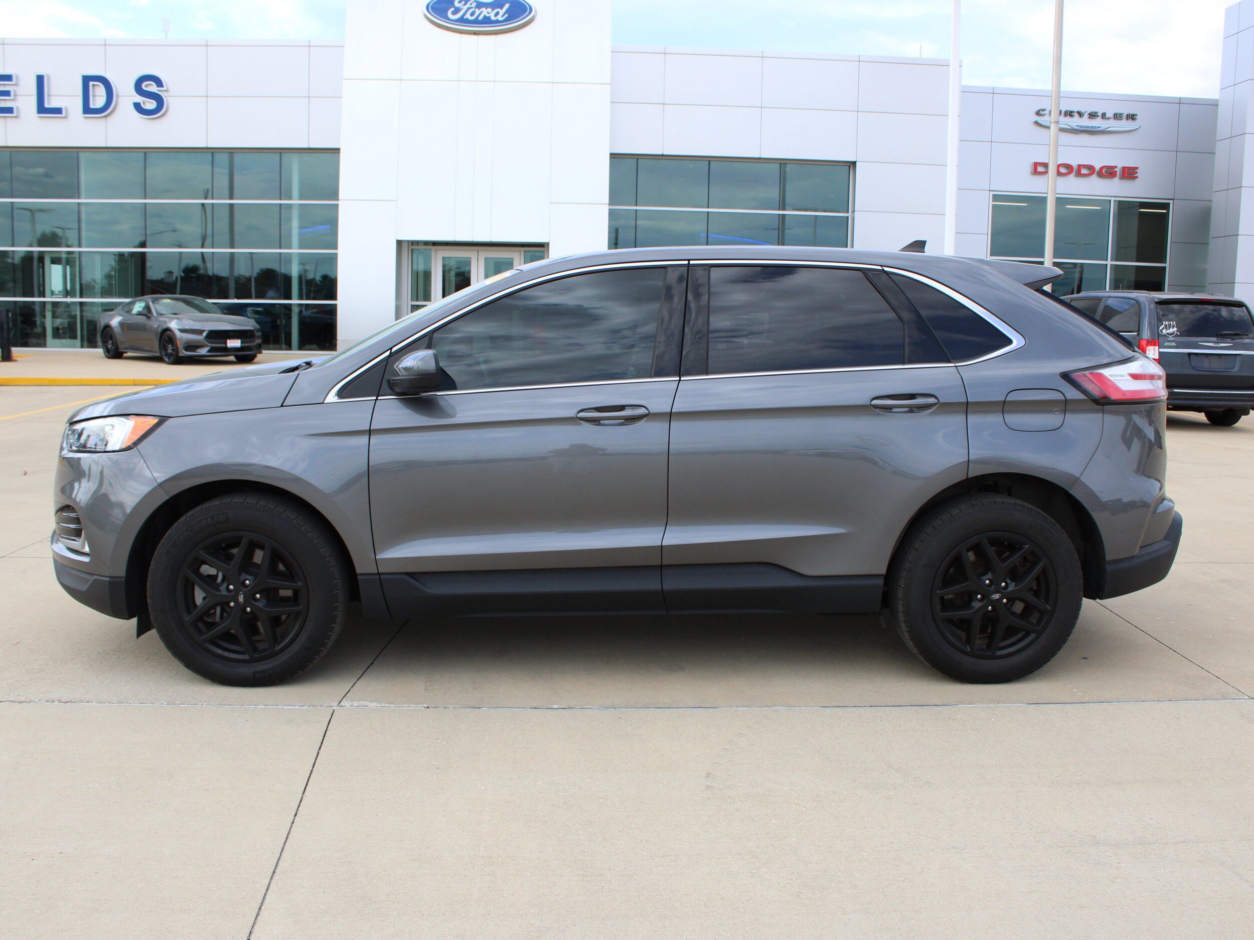 Used 2024 Ford Edge SEL w/ Convenience Package AWD/4WD image 3