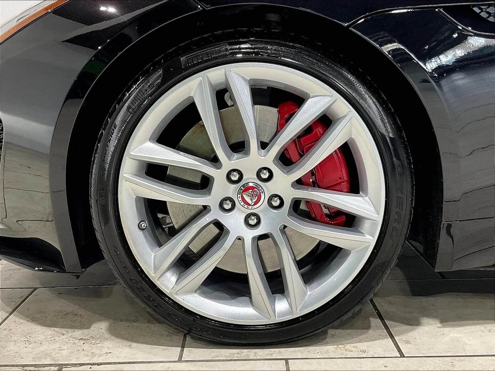 Used 2017 Jaguar F-TYPE R AWD/4WD image 32