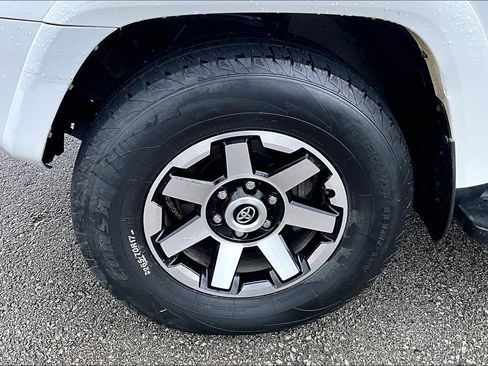 Used 2020 Toyota 4Runner TRD Off-Road Premium AWD/4WD image 11