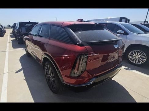 Used 2025 Cadillac Optiq Sport 2 w/ LPO, Floor Liner Package AWD/4WD image 5
