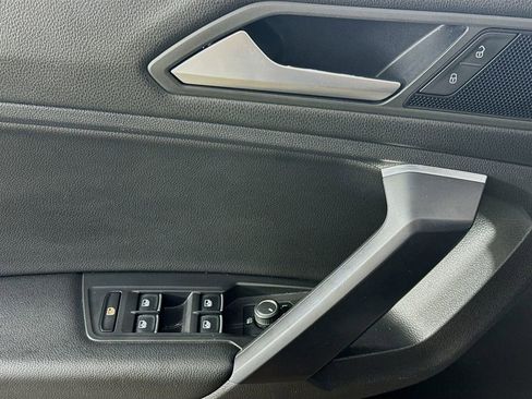 Used 2021 Volkswagen Tiguan SE image 21