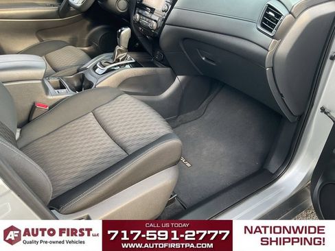 Used 2017 Nissan Rogue SV w/ SV Premium Package AWD/4WD image 17