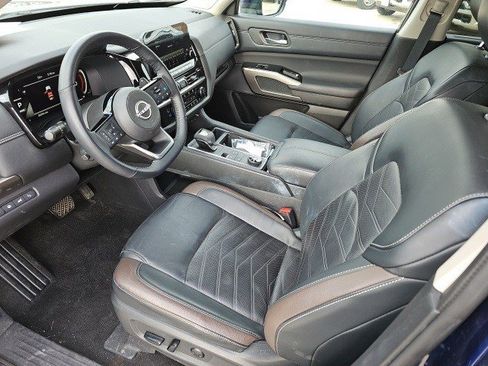 Used 2023 Nissan Pathfinder Platinum w/ Cargo Package image 18