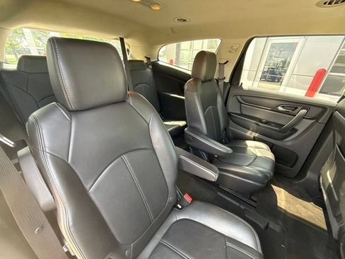 Used 2017 Chevrolet Traverse LT FWD image 18