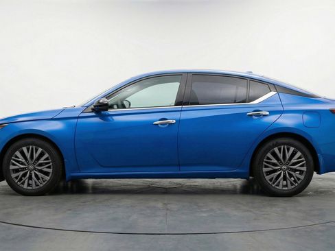 Used 2025 Nissan Altima 2.5 SV image 5