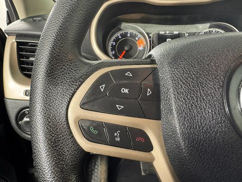 Used 2017 Jeep Cherokee Sport AWD/4WD image 15