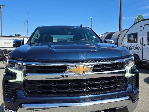 Used 2023 Chevrolet Silverado 1500 LT AWD/4WD image 3