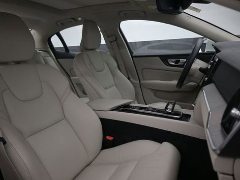 Used 2023 Volvo S60 B5 Ultimate w/ Climate Package image 33