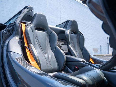 Used 2020 McLaren 720S Spider image 16