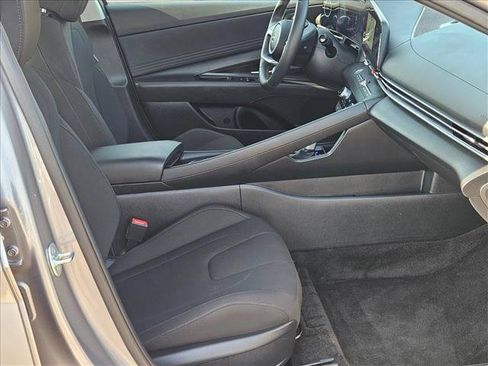 Used 2025 Hyundai Elantra SEL FWD image 23