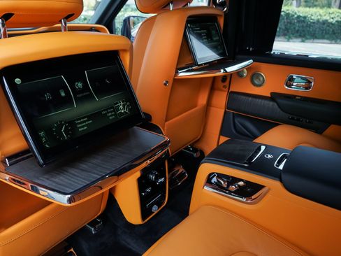 Certified 2022 Rolls-Royce Cullinan w/ Cullinan Package AWD/4WD image 26