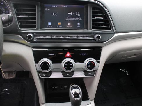 Used 2019 Hyundai Elantra SEL FWD image 13