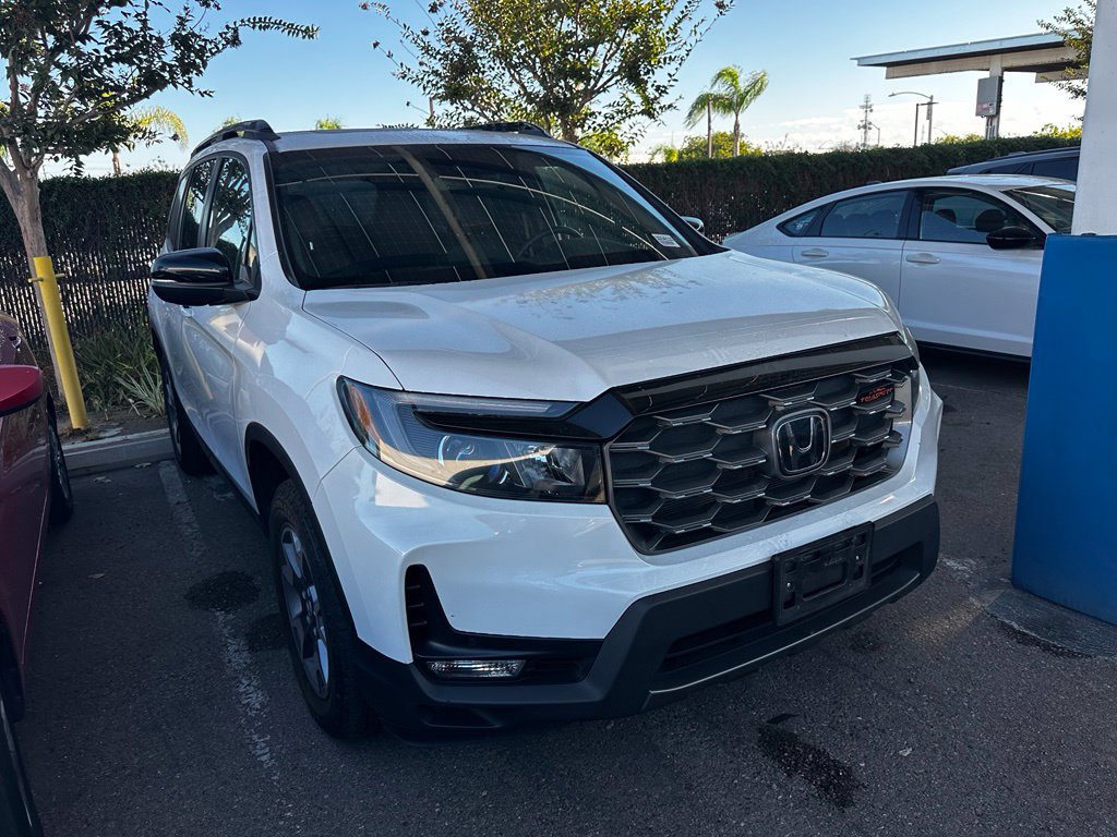 Used 2023 Honda Passport TrailSport image 2
