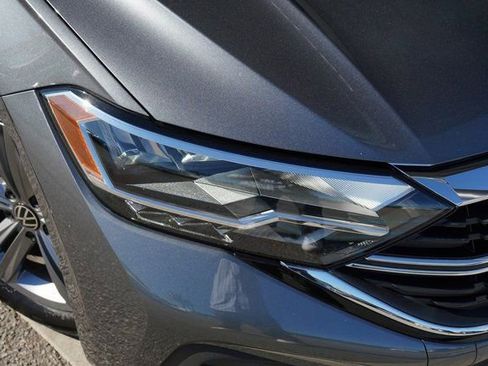 Used 2024 Volkswagen Jetta SE image 12