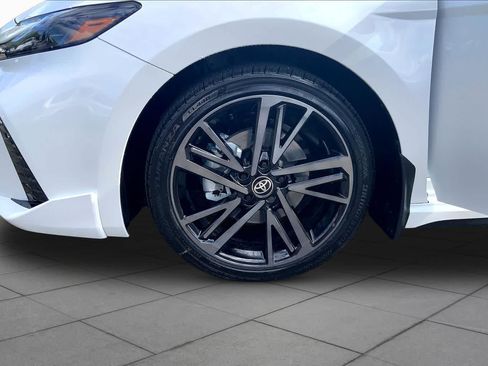 New 2026 Toyota Camry Hybrid FWD image 11