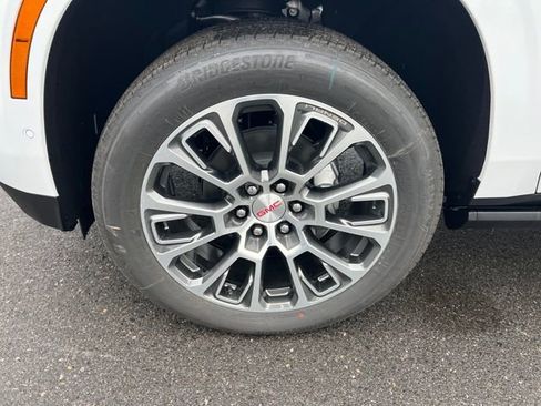 New 2026 GMC Yukon XL Denali w/ Denali Reserve Package image 14