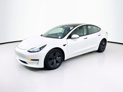 Used 2023 Tesla Model 3 Standard Range image 3