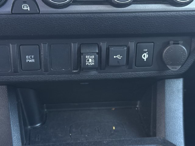 Used 2021 Toyota Tacoma TRD Sport AWD/4WD image 31