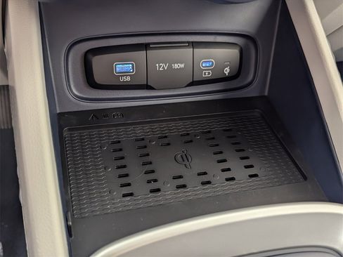 New 2025 Hyundai Venue Limited image 23