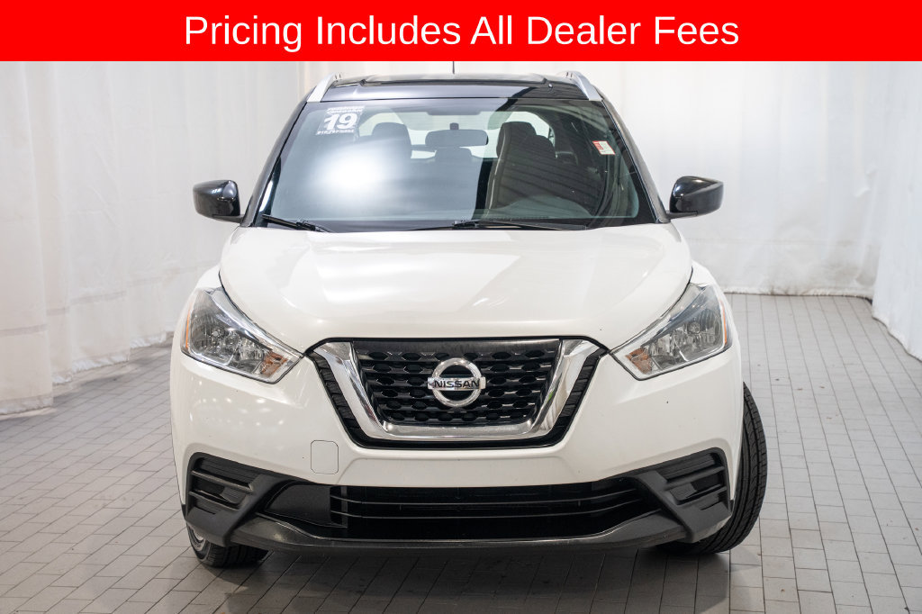 Used 2019 Nissan Kicks SV FWD image 2
