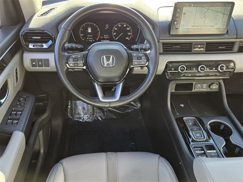 Certified 2023 Honda Pilot Touring image 11