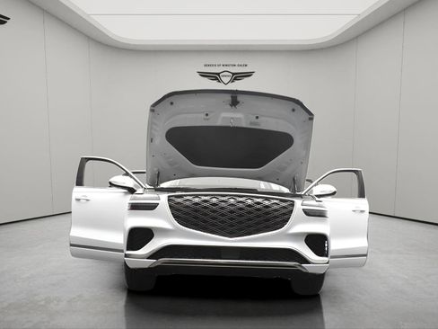 Used 2026 Genesis GV70 2.5T Select image 16