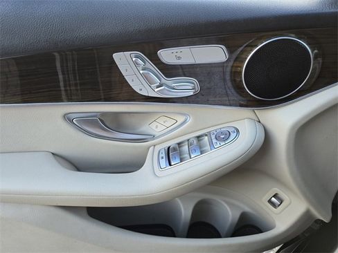 Used 2021 Mercedes-Benz GLC 300 image 34