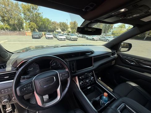 Used 2021 GMC Yukon XL Denali AWD/4WD image 8