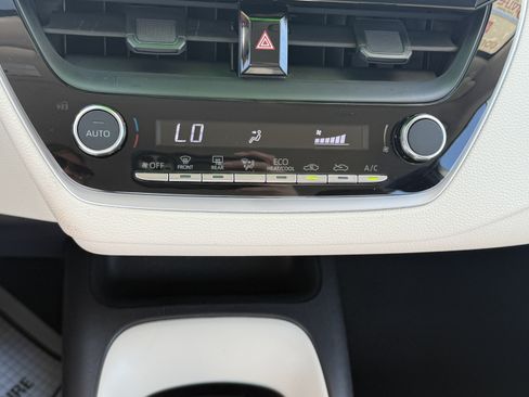 Certified 2025 Toyota Corolla LE FWD image 8