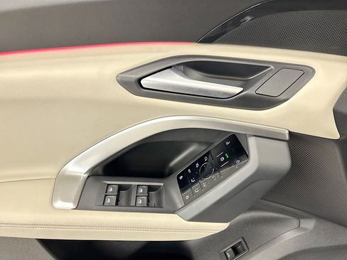 Used 2025 Audi Q5 Premium w/ Convenience Package image 20