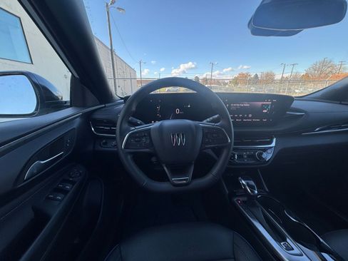 Used 2025 Buick Envista Sport Touring image 32