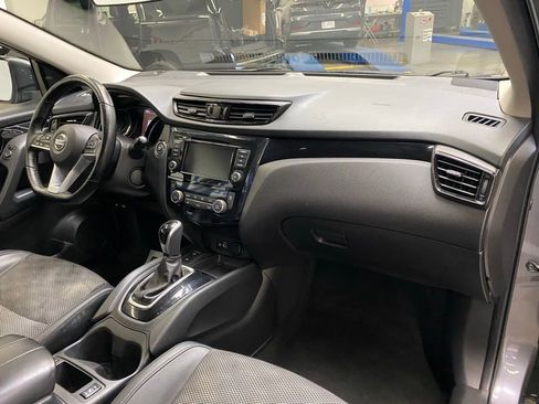 Used 2022 Nissan Rogue Sport SV w/ Technology Package image 13