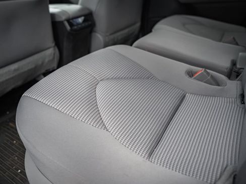 Used 2023 Toyota Highlander LE FWD image 32