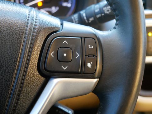 Used 2015 Toyota Highlander XLE image 17