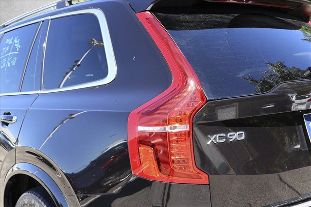 Used 2018 Volvo XC90 T6 Momentum w/ Convenience Package AWD/4WD image 11