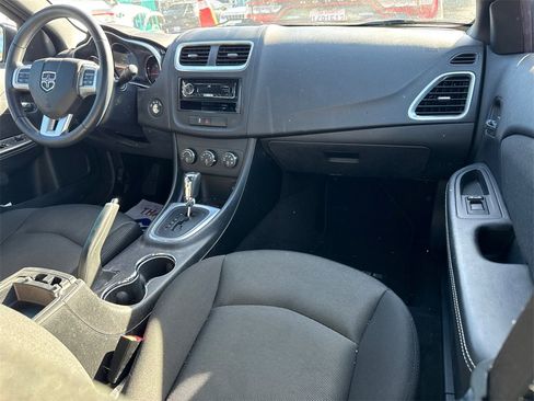 Used 2013 Dodge Avenger SXT image 6