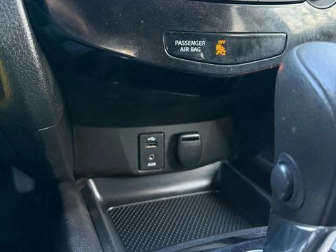 Used 2014 Nissan Rogue S image 33