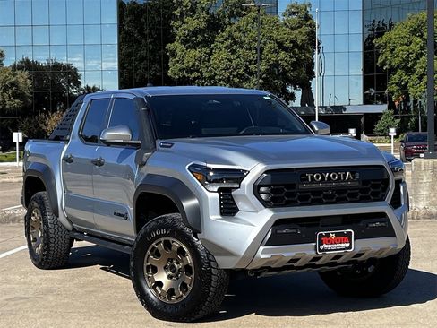 Used 2024 Toyota Tacoma Trailhunter image 1