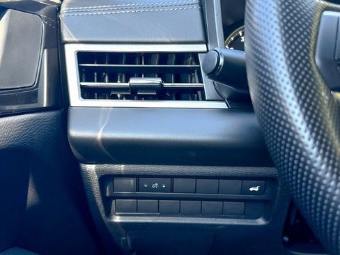 Used 2024 Mitsubishi Outlander AWD image 43