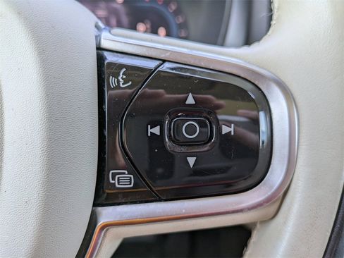 Certified 2023 Volvo XC60 B5 Plus w/ Climate Package image 27