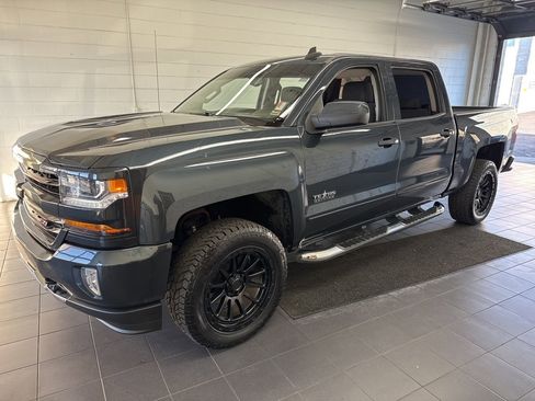 Used 2018 Chevrolet Silverado 1500 LT w/ Texas Edition image 4