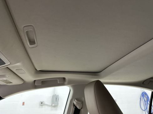 Used 2020 Lexus ES 300h w/ Premium Package FWD image 28