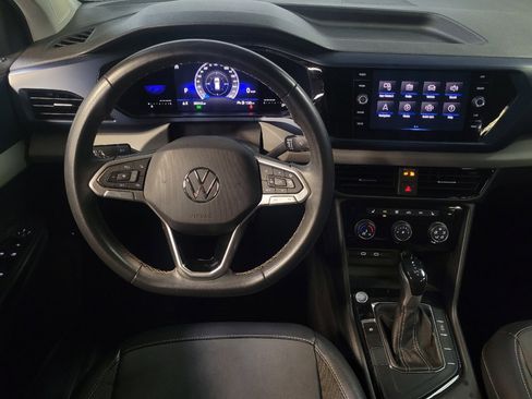 Used 2023 Volkswagen Taos SE w/ Panoramic Sunroof Package FWD image 22
