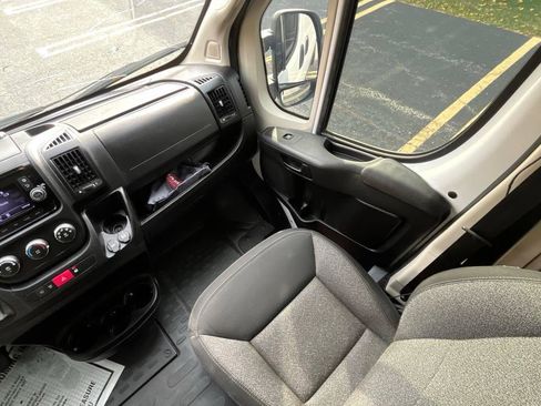 Used 2021 RAM ProMaster 2500 w/ Convenience Group FWD image 14